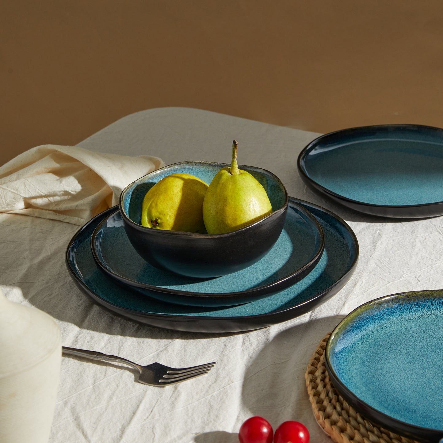 Pokini 18-Piece Stoneware Dinnerware Sets, Kitchen Plates and Bowls Sets, Dish Sets service for 6,Green Black