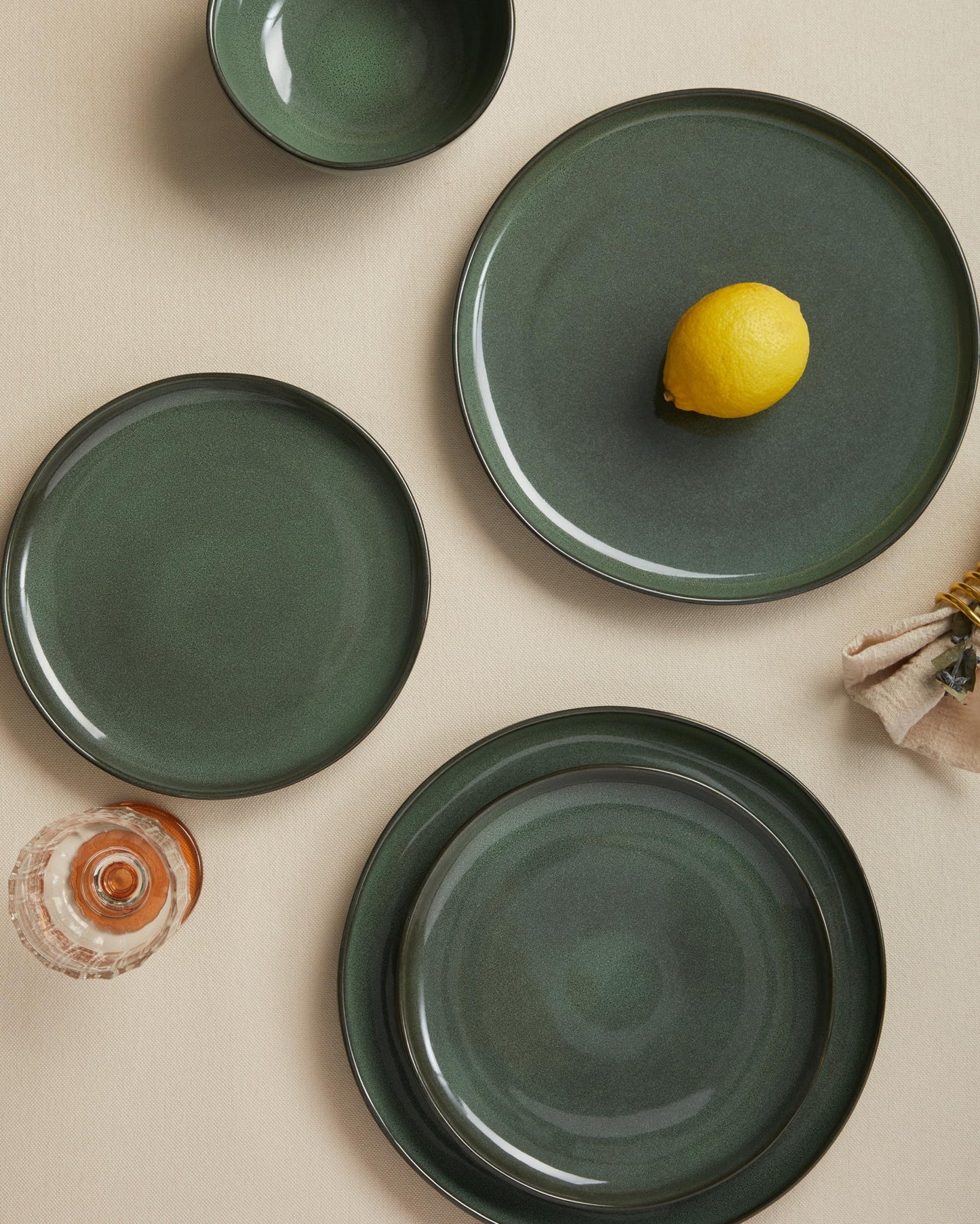 Ceramic Plates and Bowls Set, Everyday Dinnerware Set for 4, Wavy Rim Kitchen Dish Set, Chip Resistant Dishware Sets, Dishwasher Safe Dinner Set, Designed for Simple Meals, Forest Green