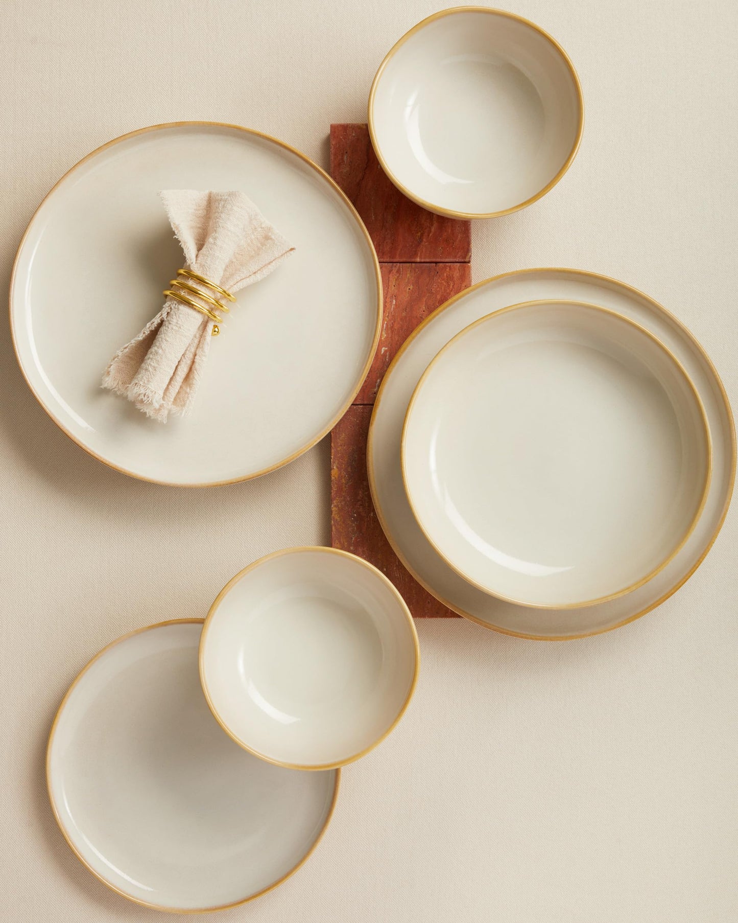 Ceramic Plates and Bowls Set, Everyday Dinnerware Set for 4, Wavy Rim Kitchen Dish Set, Chip Resistant Dishware Sets, Dishwasher Safe Dinner Set, Designed for Simple Meals, Yellow White